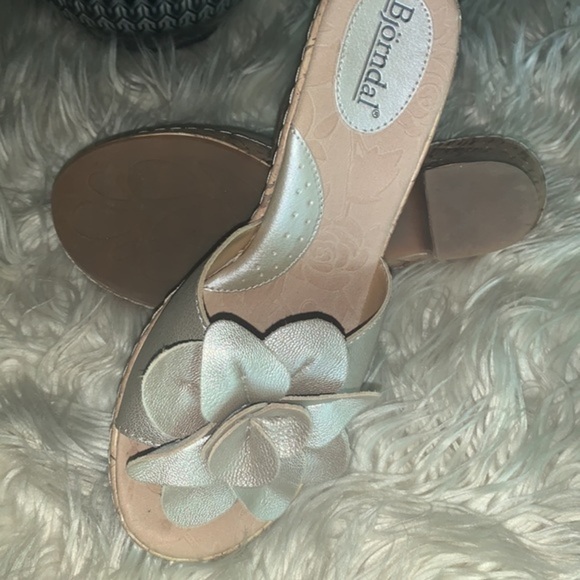 Bjorndal Leia Sandals Cork Heel Pewter Leather with Flower Detail Woman’s 9M - Picture 8 of 14